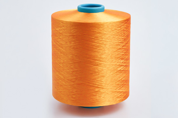 Jakou roli hrají kobercové příze a kobercové příze v textilním průmyslu a jak se liší od běžných přízí?