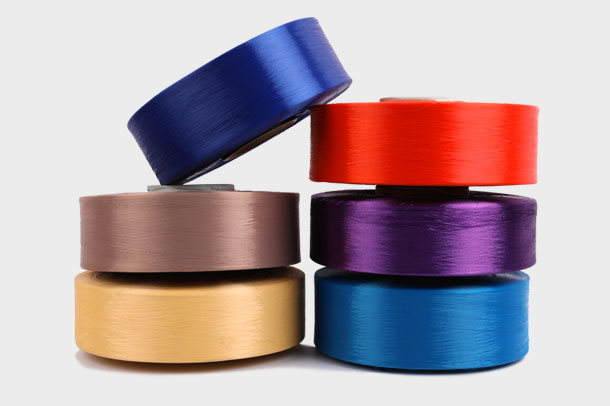 Polyester POY (částečně orientovaná příze) je typ příze z polyesterových vláken